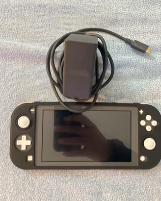Nintendo switch lite con 4 giochi