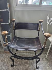 poltrona curule in ferro e ottone 