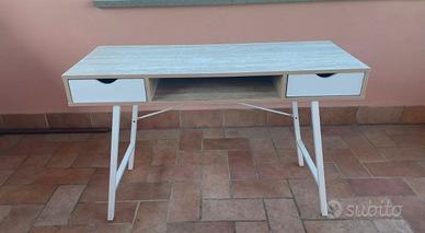 scrivania usata poco