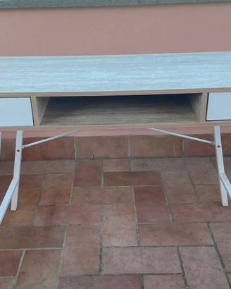 scrivania usata poco