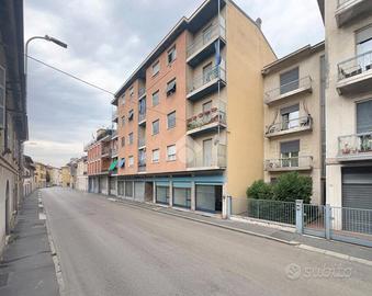 3 LOCALI A BRONI