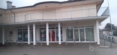 Negozio/Ufficio 53 mq Strada Regionale 516 Piovese