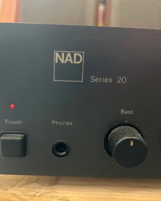 amplificatore NAD 3020