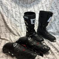 scarponi e ginocchiere enduro