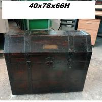 vecchio baule nominativo in legno da viaggio