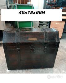 vecchio baule nominativo in legno da viaggio