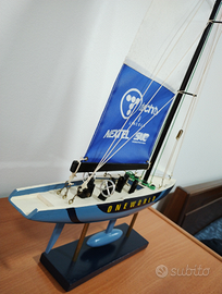 Modellino barca a vela