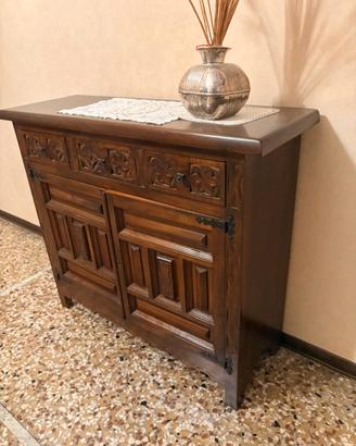 Credenza/madia in legno massello intagliato