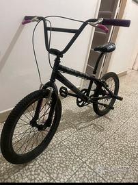 BMX Nera e Viola