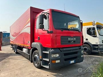 MAN TGA tre assi 6x2 furgone e sponda