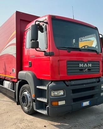 MAN TGA tre assi 6x2 furgone e sponda
