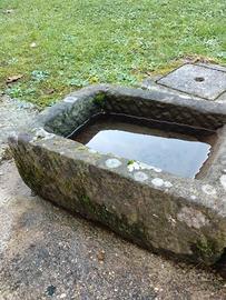 Mangiatoia in pietra 