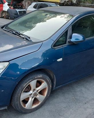 OPEL ASTRA 2012 SOLO PER RICAMBI