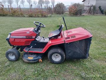 Trattorino tagliaerba MTD 