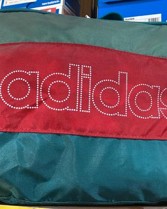 Borsa Adidas con fondo e tracolla