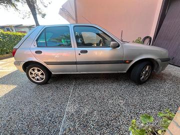 auto Ford Fiesta 