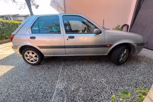 auto Ford Fiesta 