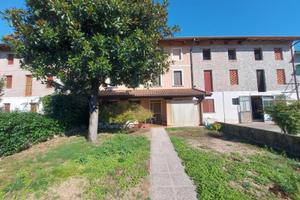 CASA DI TESTA SPAZIOSA E PRONTA DA VIVERE, CON ...