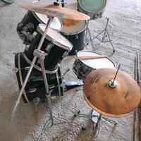 Batteria set completo con piatti e pedali