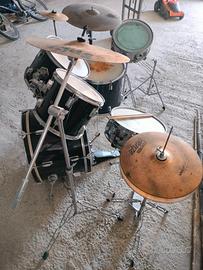 Batteria set completo con piatti e pedali