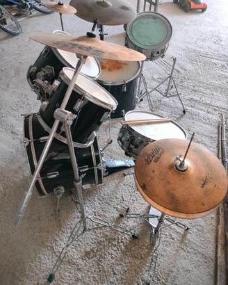 Batteria set completo con piatti e pedali