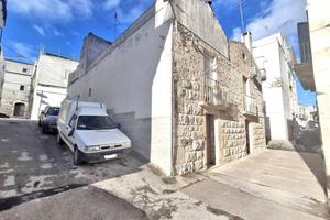 Immobile di 90 m² con 2 locali a Noci