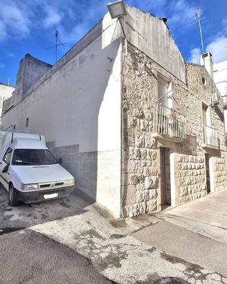 Immobile di 90 m² con 2 locali a Noci