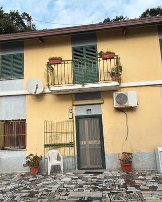 Casa indipendente su due livelli a barlaam da semi