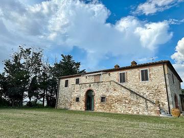 Casale in pietra con dependance Siena