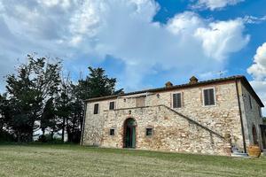 Casale in pietra con dependance Siena