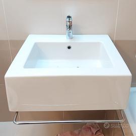 Lavandino sospeso quadrato in ceramica