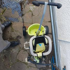 Passeggino a tre ruote