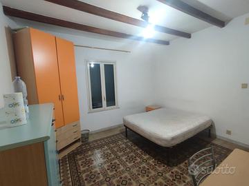 Stanza per studenti zona stazione/policlinico