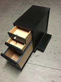 Cassettiera in legno nera e completamente mobile