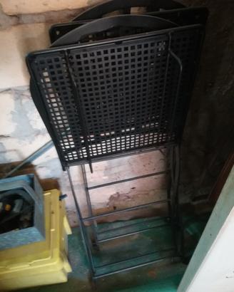 tavolo e sedie in ferro.