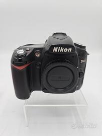 NIKON D90