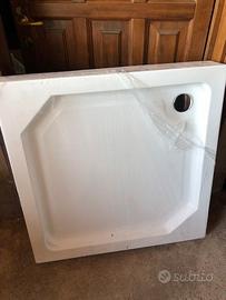 Piatto doccia 90 x 90 cm in vetroresina