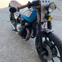 Moto d'epoca elaborata "café racer"
