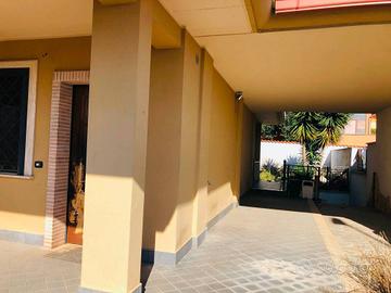 Pomezia Villino Bifamiliare mq. 190 c.a. doppio in