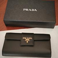 Prada portafoglio pelle in saffiano 
