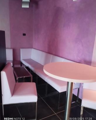  poltroncine e tavoli 