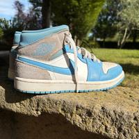 Nike Air Jordan 1 Mid University Blue - Grey.