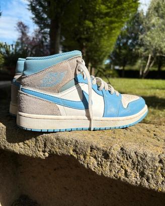 Nike Air Jordan 1 Mid University Blue - Grey.