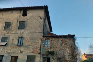 Finale di corte da ristrutturare