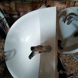 1 lavandino e 2 wc sospesi