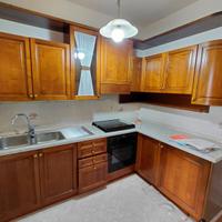 CUCINA AD ANGOLO CON ELETTRODOMESTICI