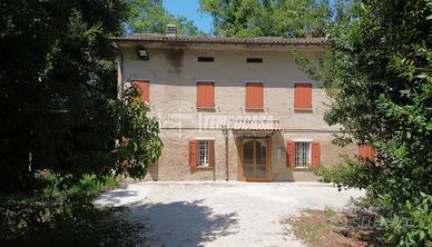 RIF: V019 Ampia proprietà con giardino di 2.000 m