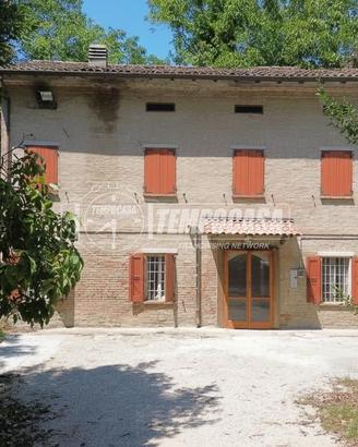 RIF: V019 Ampia proprietà con giardino di 2.000 m