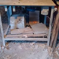 Tavolo in ferro con sega circolare