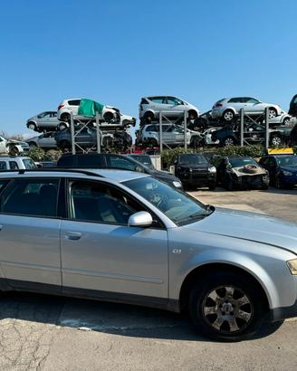 RICAMBI AUTO AUDI A4 2004 SW GRIGIA